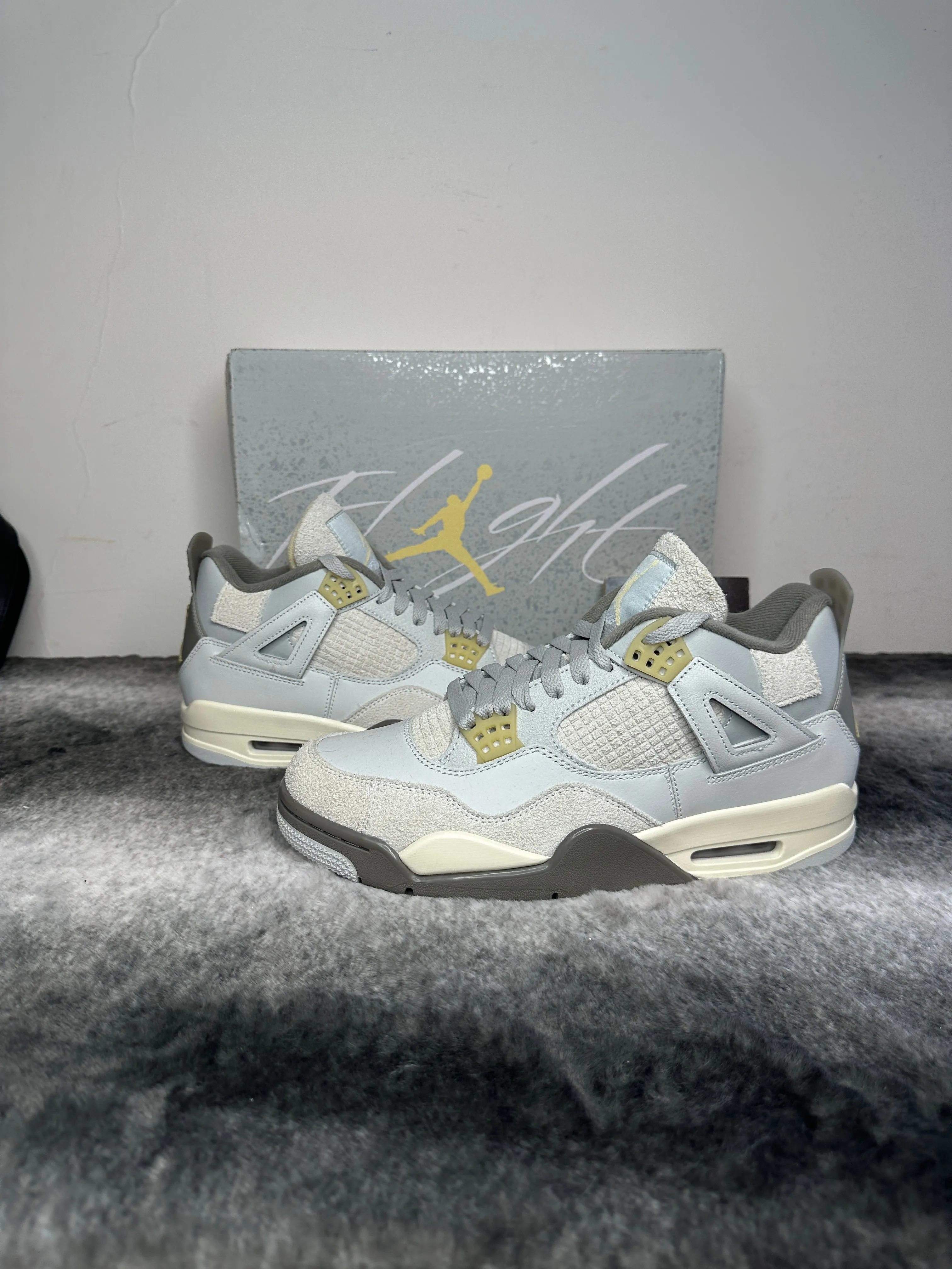 Air Jordan 4 Retro SE Craft Photon Dust