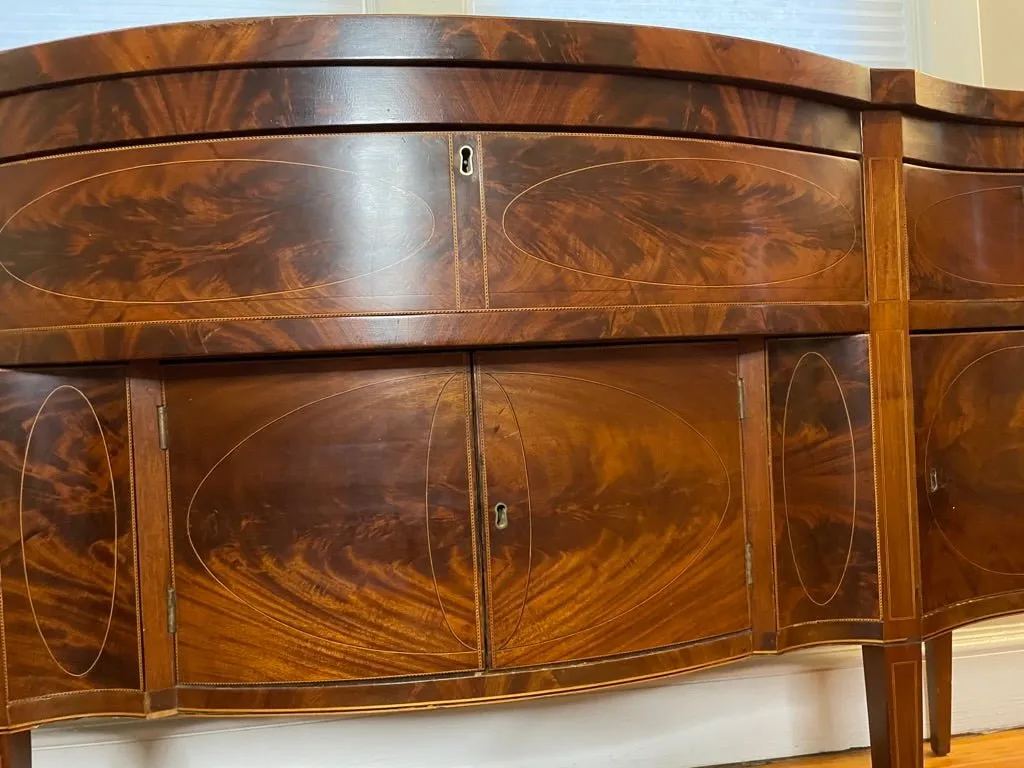 Fine Federal American Hepplewhite Serpentine Sideboard, c. 1790