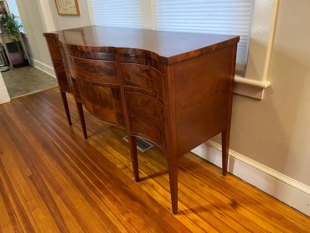Fine Federal American Hepplewhite Serpentine Sideboard, c. 1790