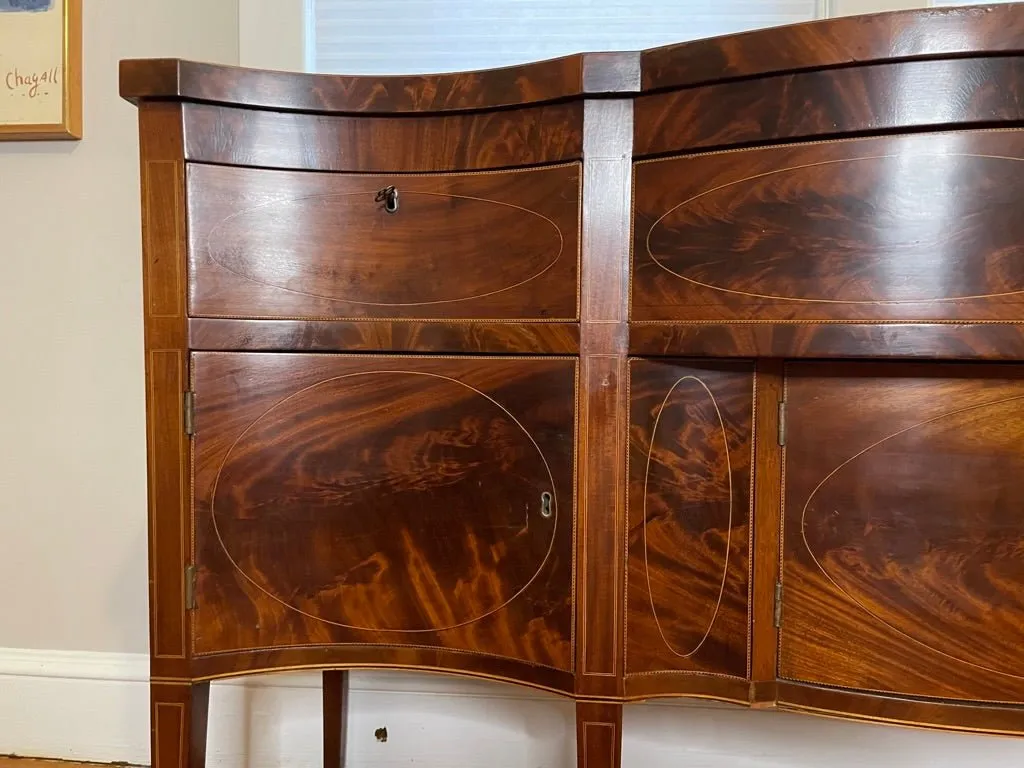 Fine Federal American Hepplewhite Serpentine Sideboard, c. 1790