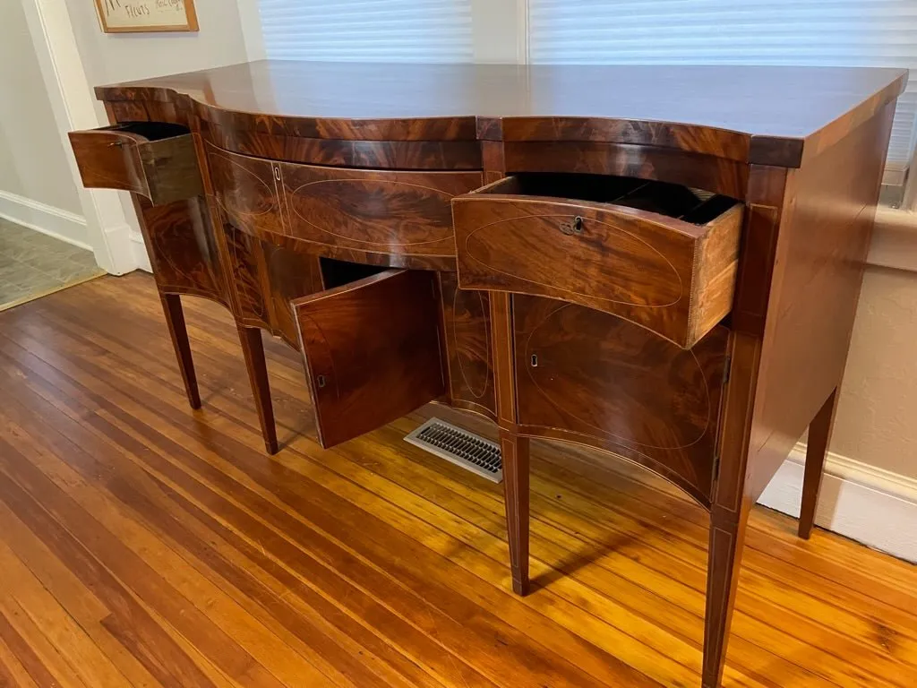 Fine Federal American Hepplewhite Serpentine Sideboard, c. 1790