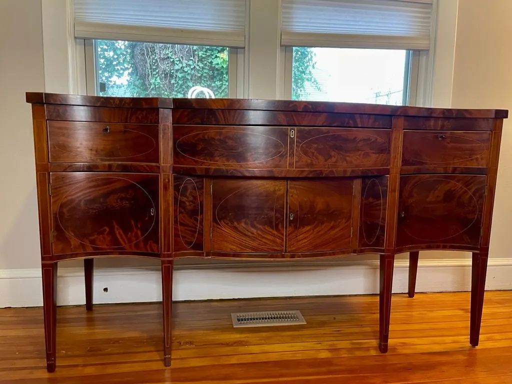 Fine Federal American Hepplewhite Serpentine Sideboard, c. 1790