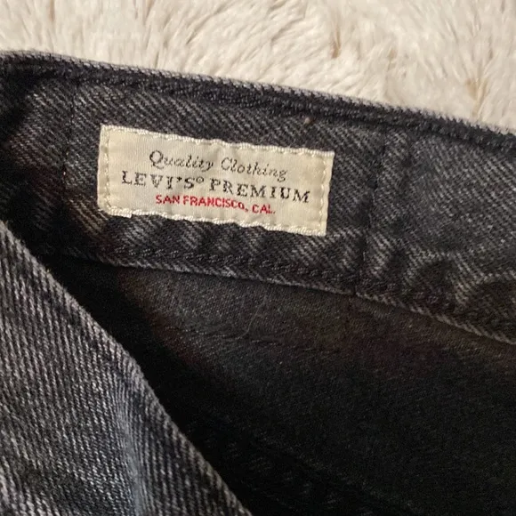 Levi’s 501  distressed black shorts in excellent preowned condition size 27