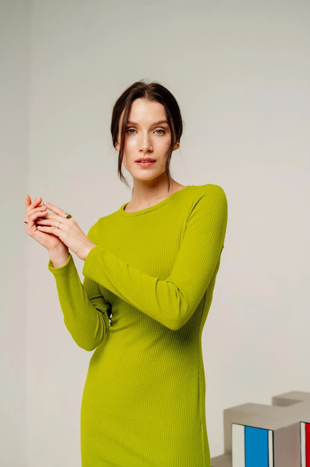 Midi dress with a graceful cutout on the left in olive color