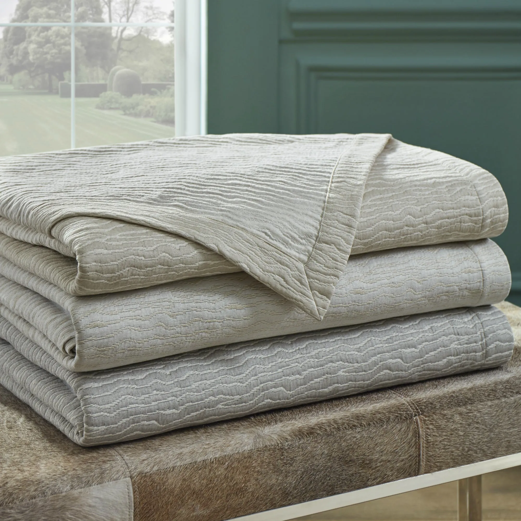 Ondate Coverlet & Sham Collection