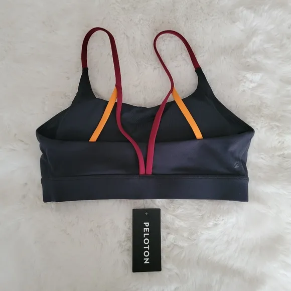 🧡PELOTON BRAND NEW SPORT BRA SIZE M