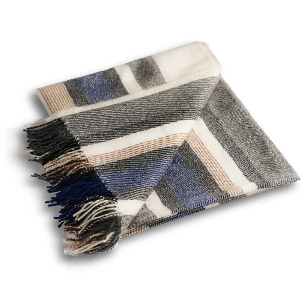 QISU Luxury Blue & Tan Club Alpaca Wool Blanket – Sophisticated Holiday Style