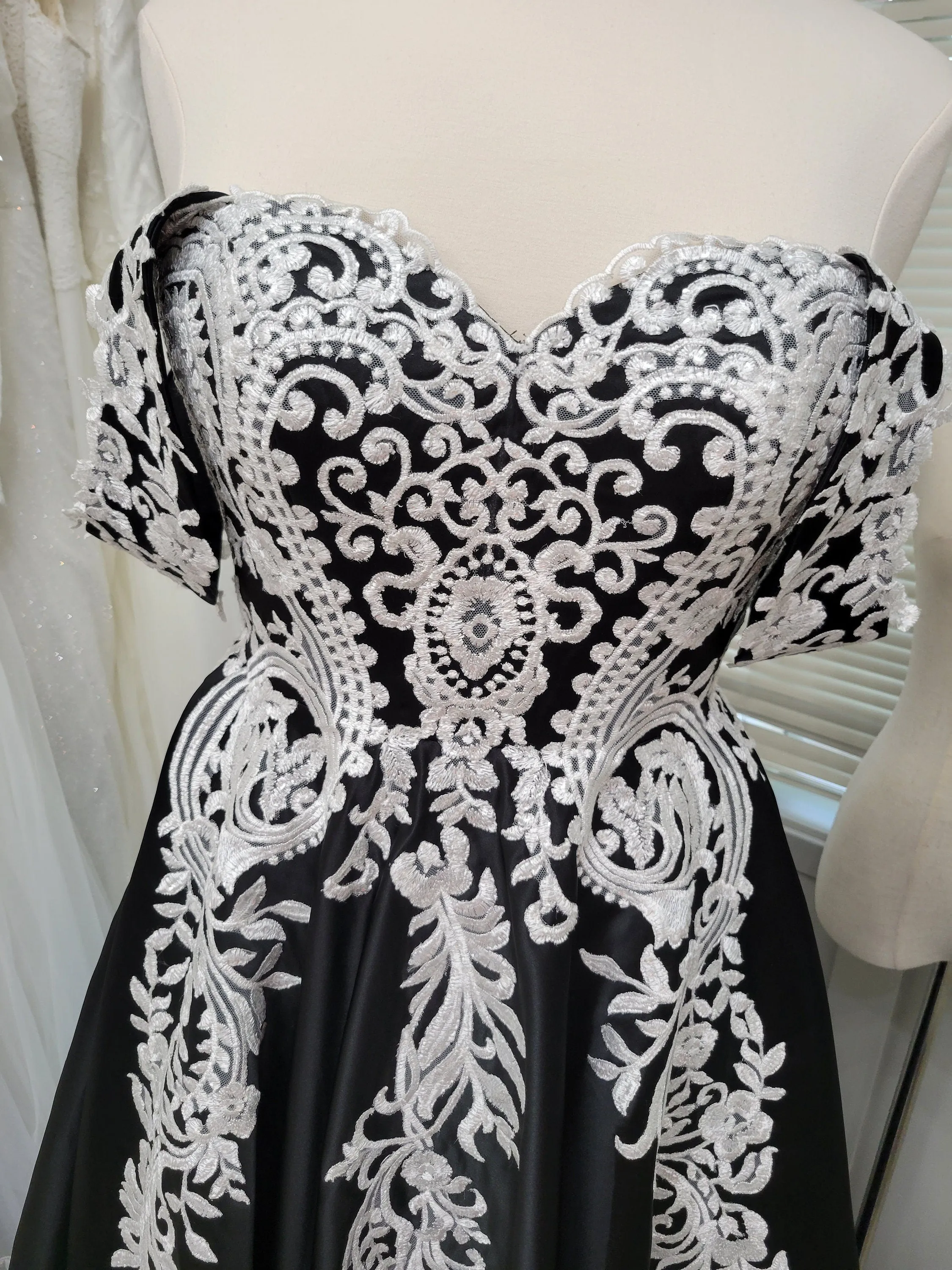 Raven's Embrace size 14
