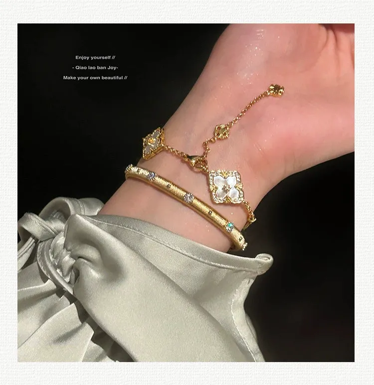Retro Gold Texture Rhinestone Bracelet