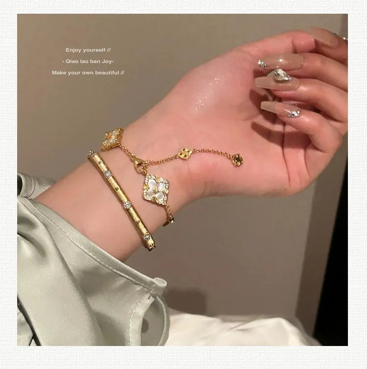 Retro Gold Texture Rhinestone Bracelet