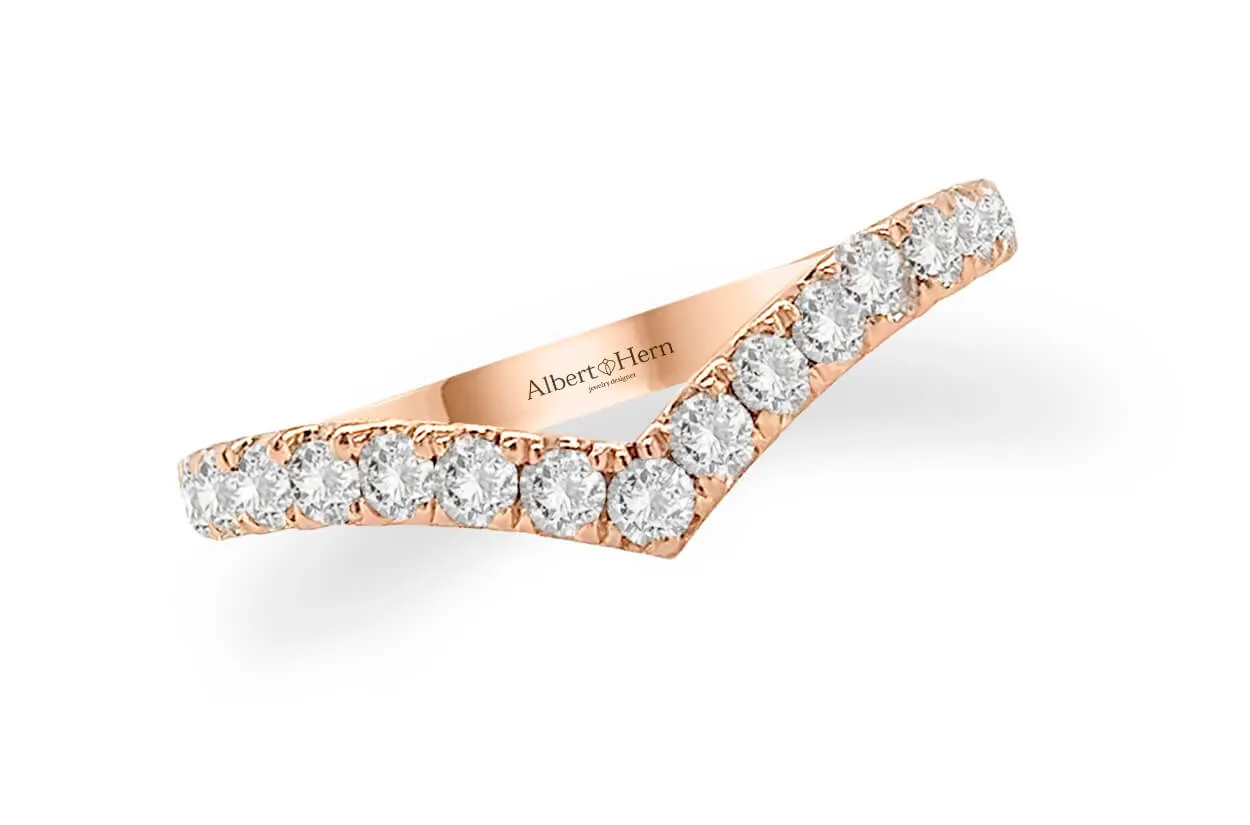 Ring 18kt Gold V-Shape Band & Diamonds