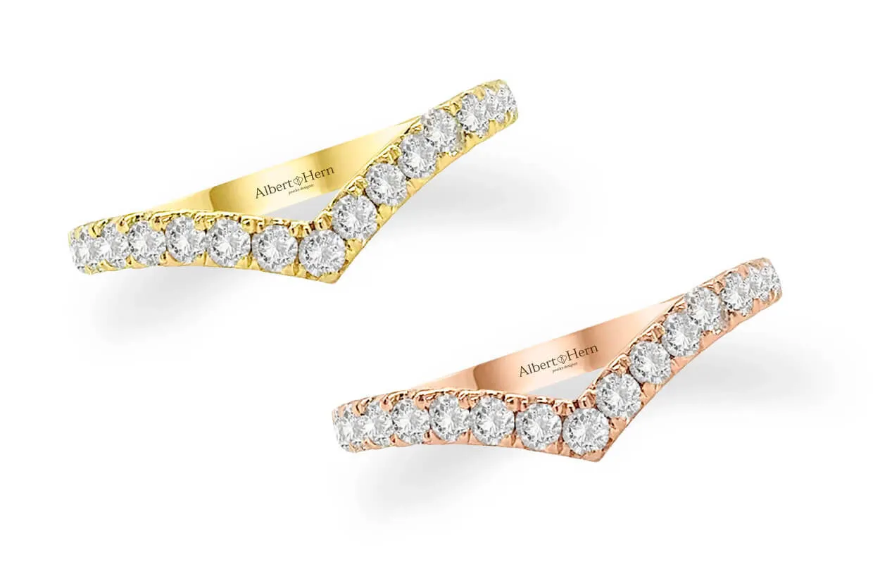 Ring 18kt Gold V-Shape Band & Diamonds