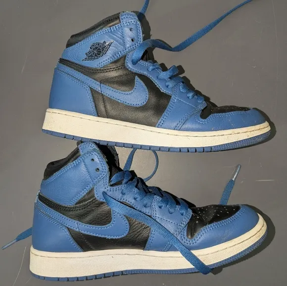 Size 5Y - Jordan 1 Retro OG High Dark Marina Blue 575441-404