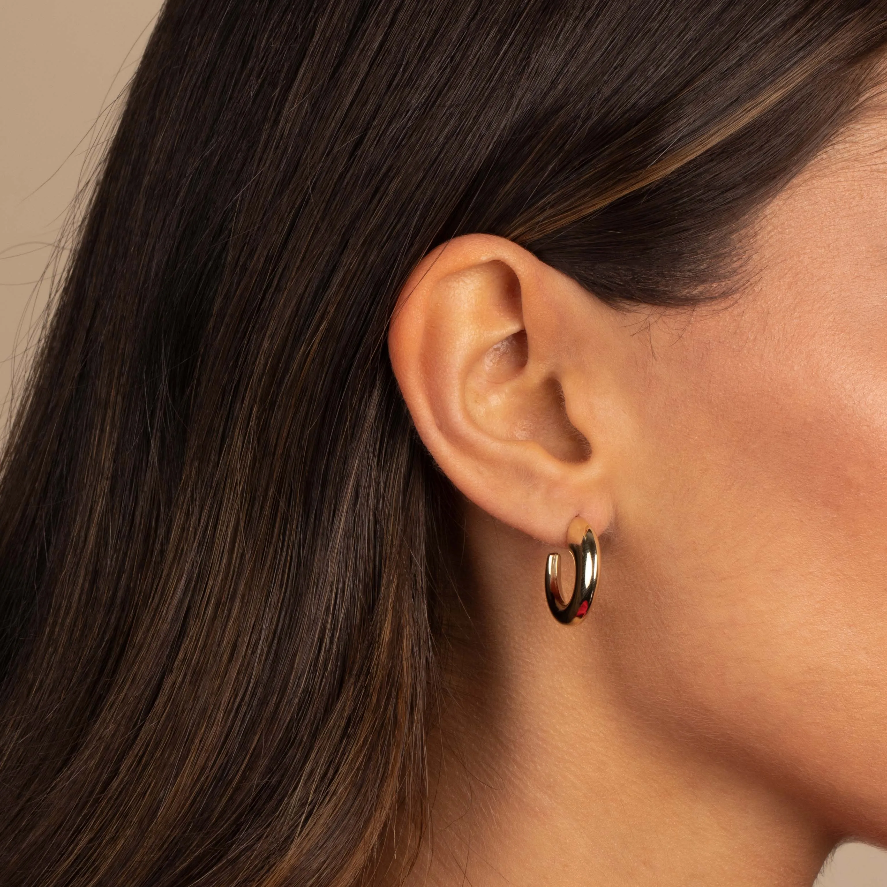 Solid Graduated Open Hoop Earring 14K