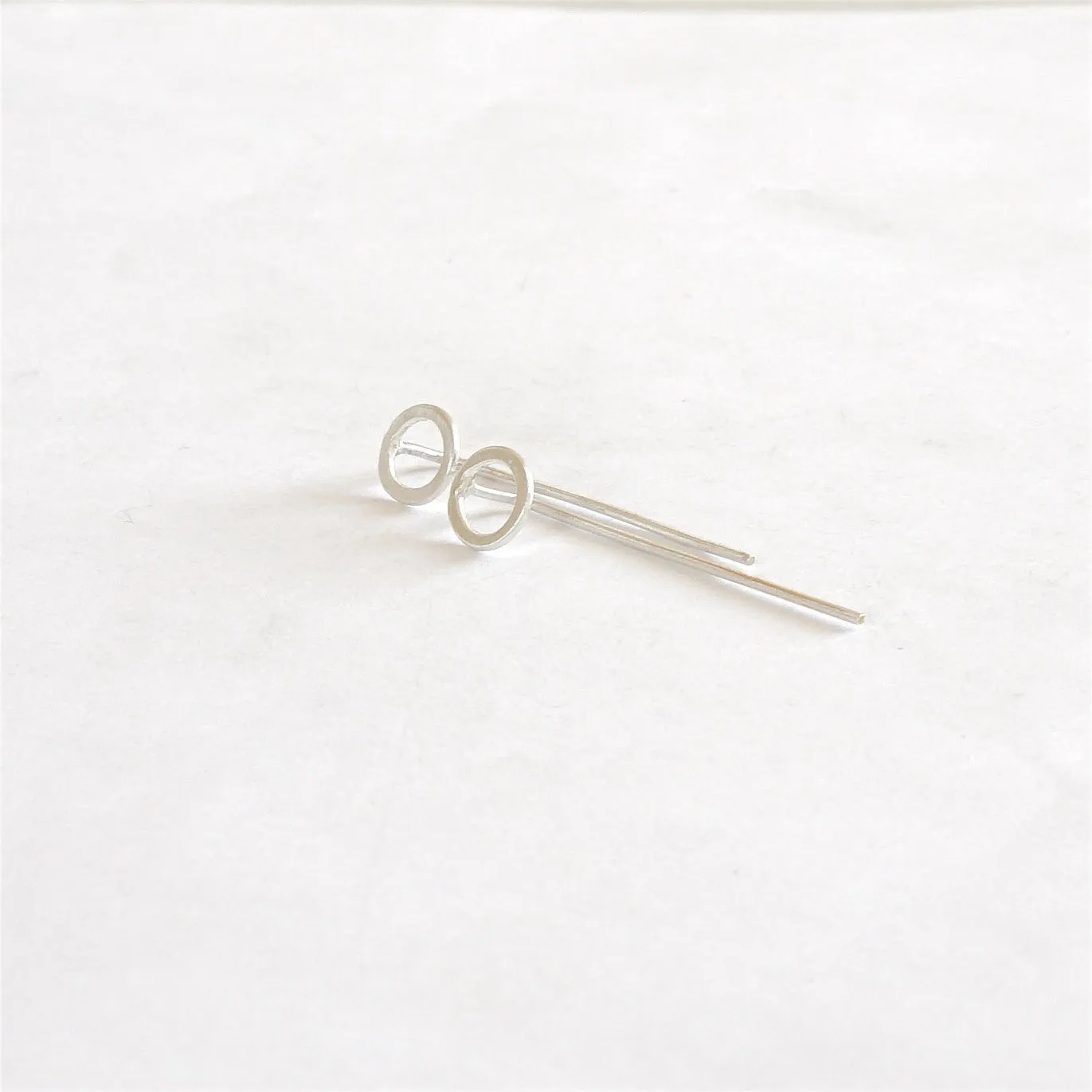 Sophisticated and Tasteful, Hand-Crafted Open Circle Threader Earring - 0214