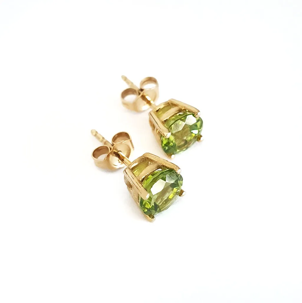 Sophisticated Yellow Gold Four Claw Peridot Studs