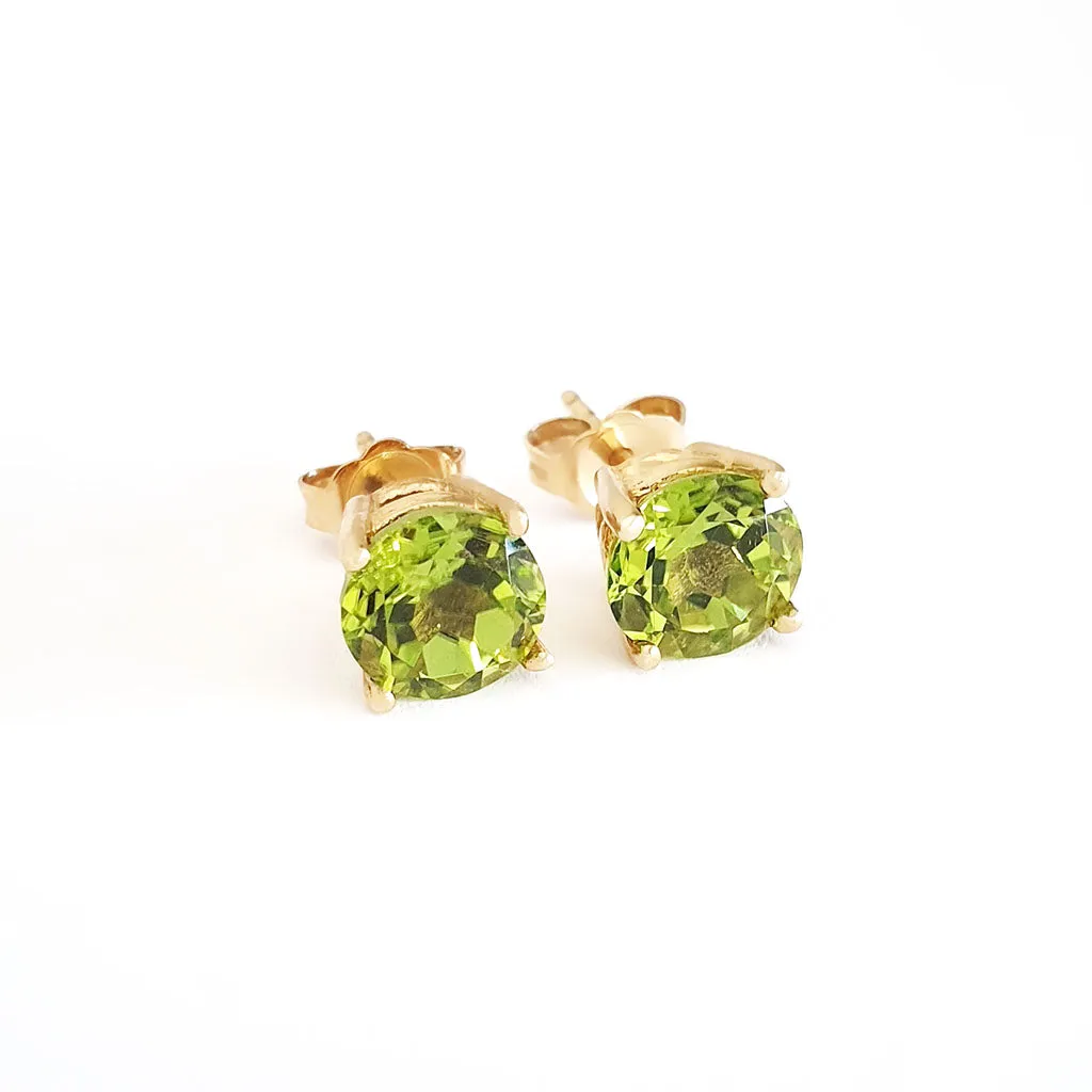 Sophisticated Yellow Gold Four Claw Peridot Studs