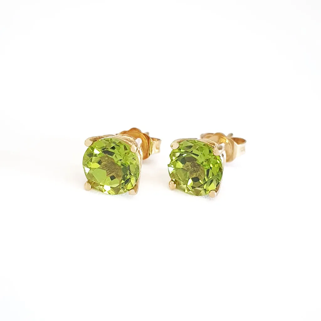 Sophisticated Yellow Gold Four Claw Peridot Studs
