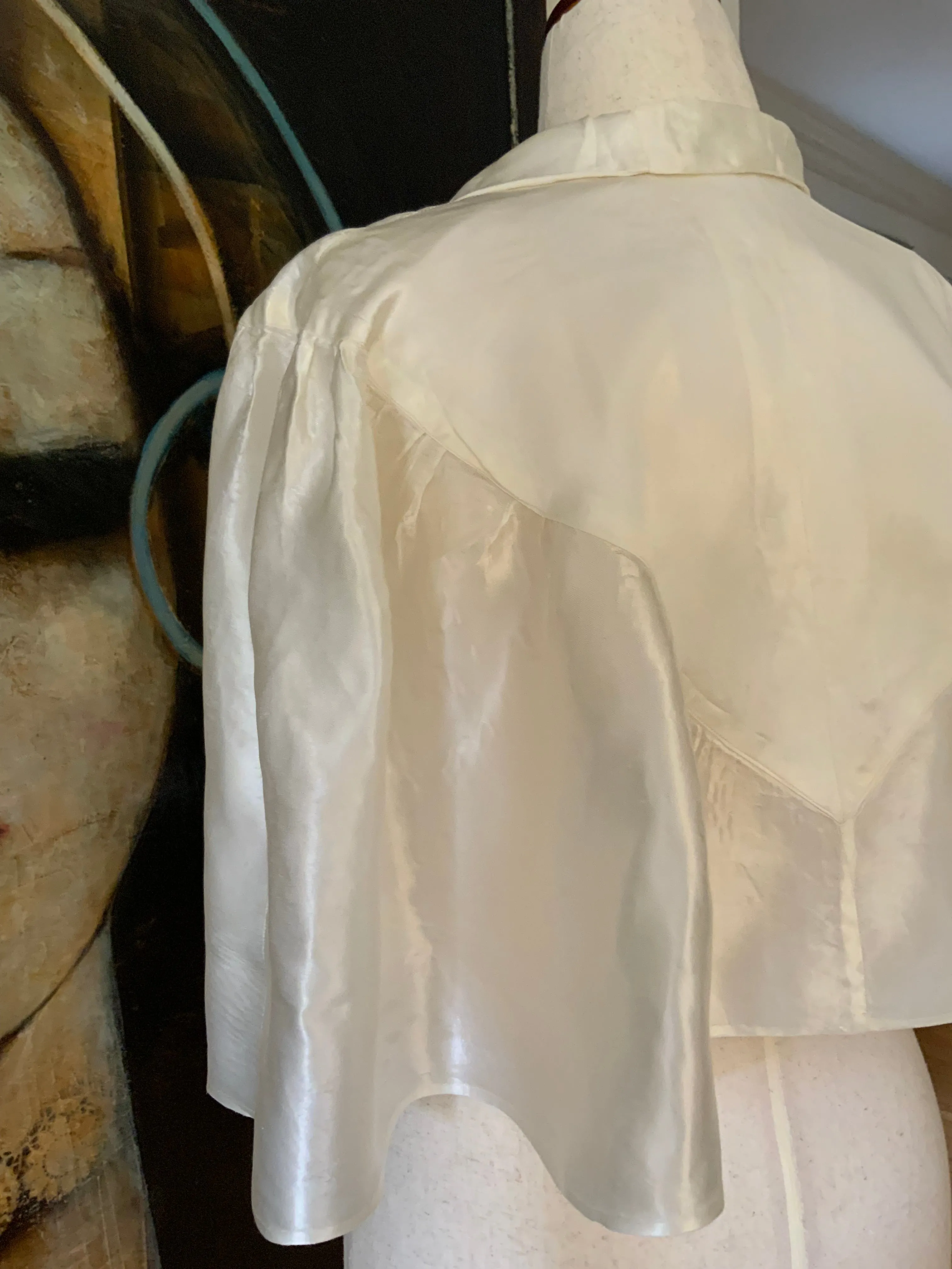 White Satin Cape - 30s - 30M