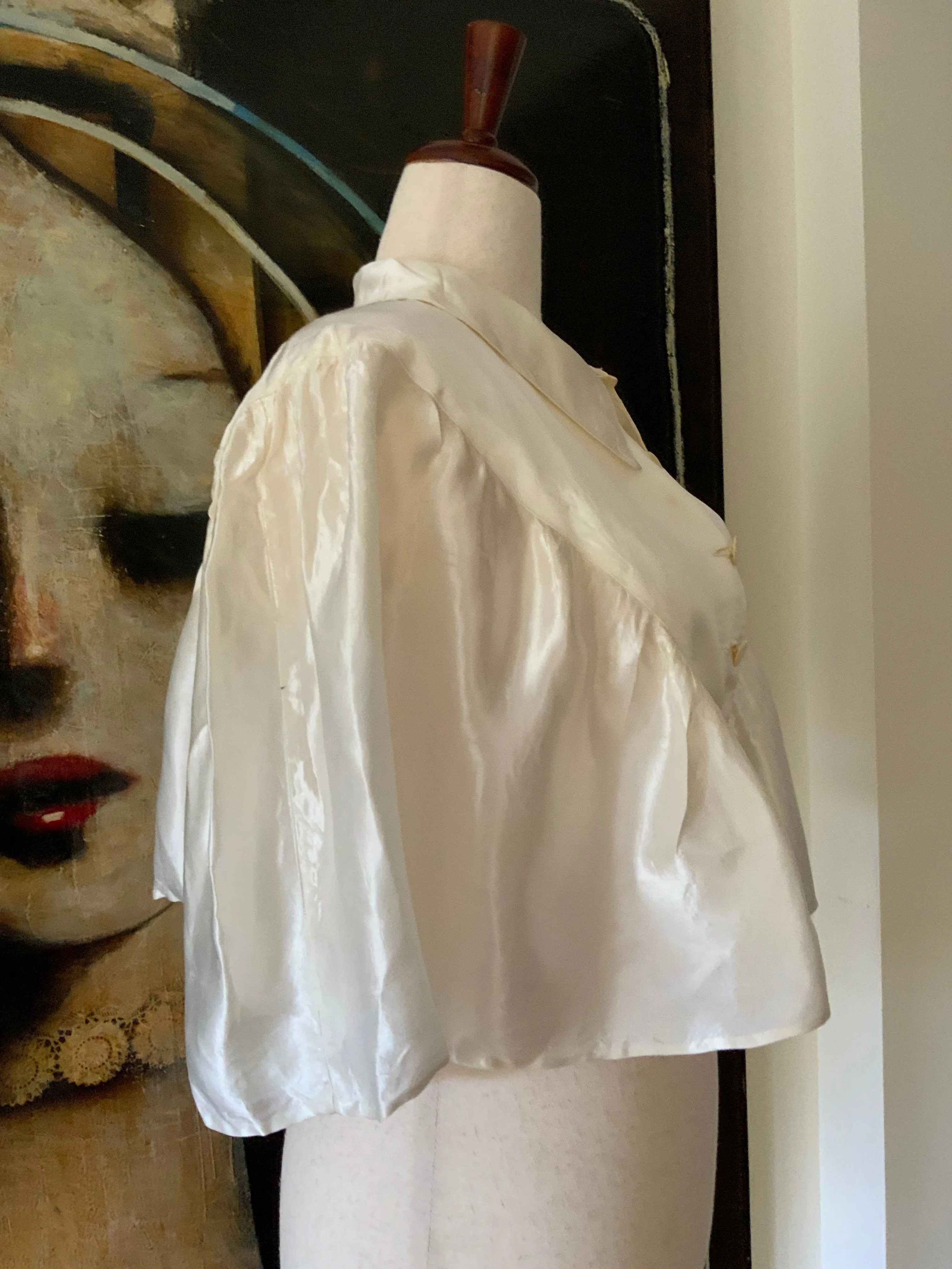White Satin Cape - 30s - 30M
