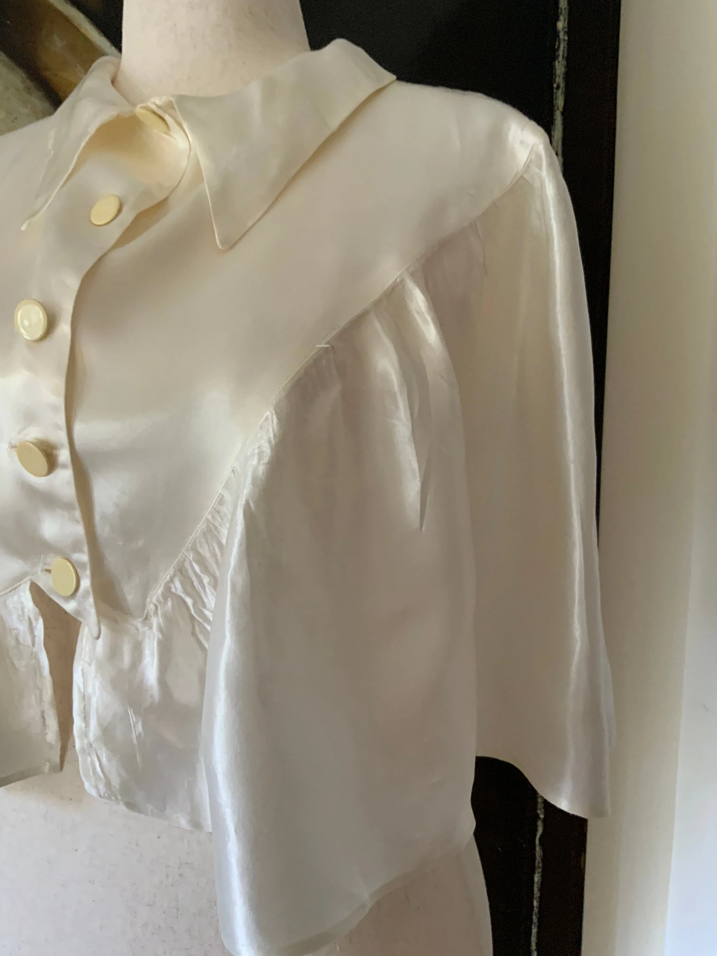 White Satin Cape - 30s - 30M