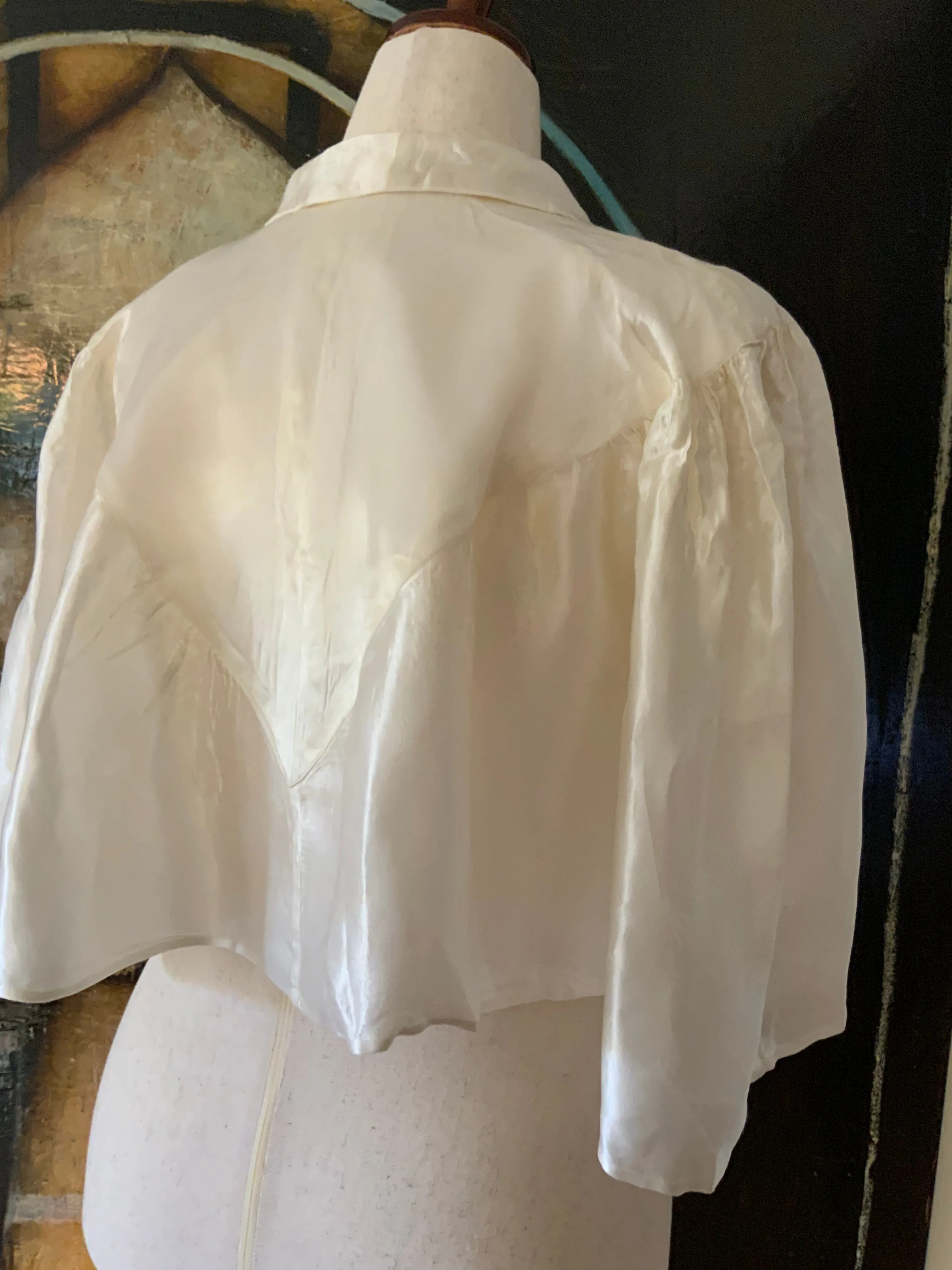 White Satin Cape - 30s - 30M